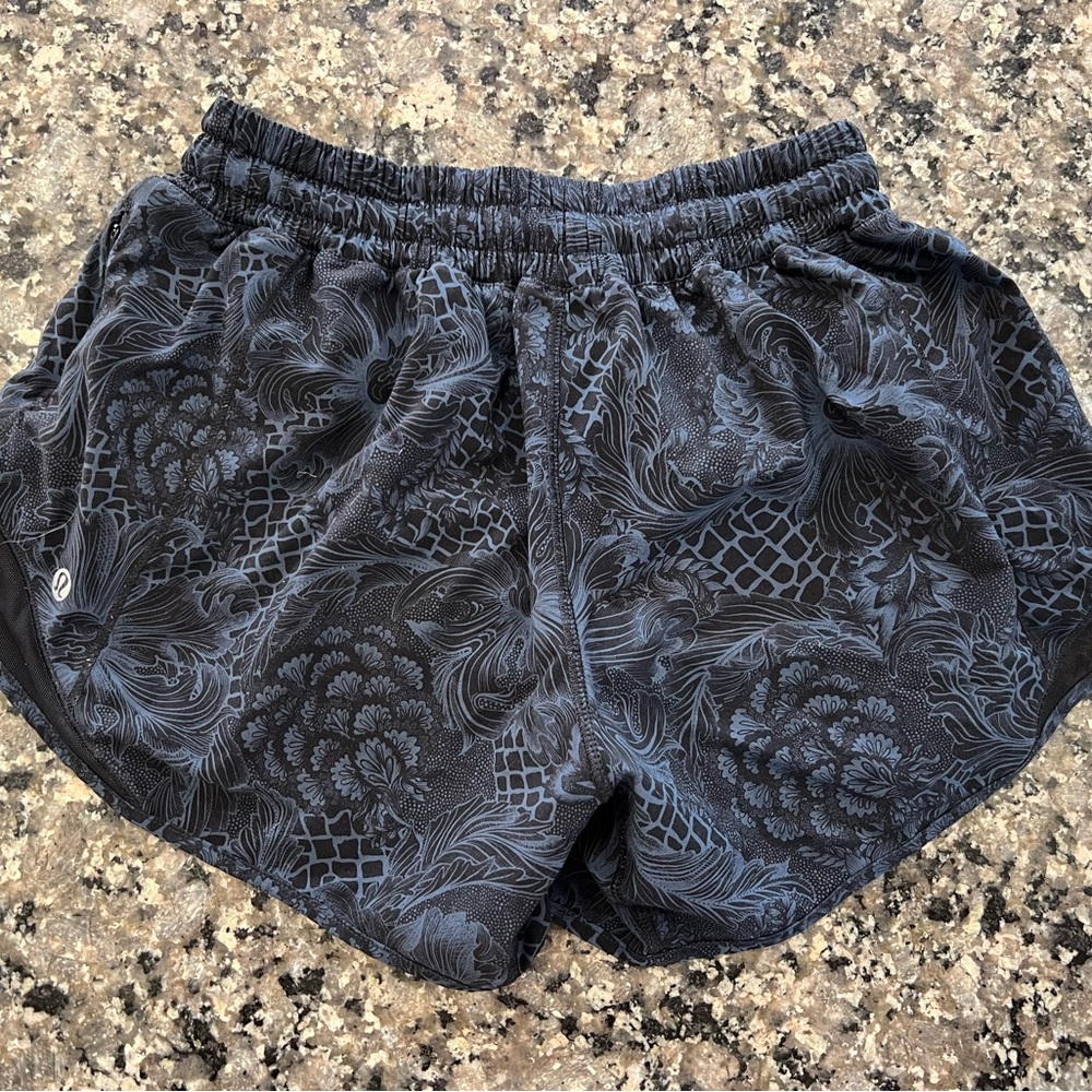lululemon running shorts size 4 - Picture 2 of 2
